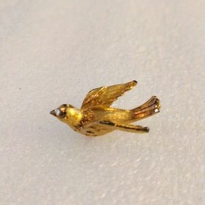 Avon 3D bird lapel pin brooch.